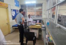 Kaushambhi news: District Magistrate did a surprise inspection of the Autonomous State Medical College by bike