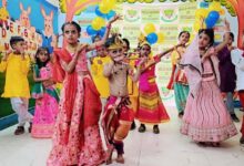 Sonbhadra: During Janmashtami festival, little children charmed everyone by becoming Radha-Krishna