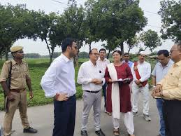 Kaushambhi news: District Magistrate resolved the complaints received through IGRS on the spot
