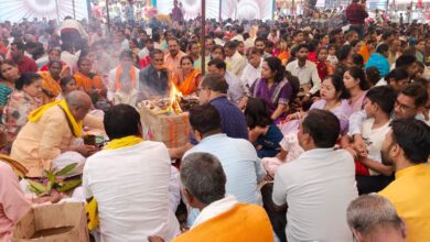 Maha Ashtami pujan: A wave of devotion poured in during the havan pujan on Maha Ashtami, a two-day religious event.