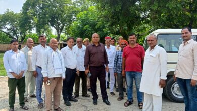 Mau news: In compliance with the HC order, Ghosi Tehsildar inspected the pond.