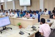 Kaushambhi news: DM gave strict instructions in the review meeting of non-aspiring development blocks