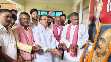 Sonbhadra news: SP celebrated the birth anniversary of Lal Bahadur Shastri and Gandhiji