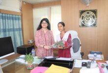 Pratapgarh news: Tripti Rawat sits on the CDO's chair, takes charge of Vikas Bhawan