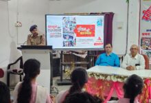 Mission Shakti: Munishwar Dutt College organised a "Police School" programme, students were given information on cyber security and Mission Shakti.