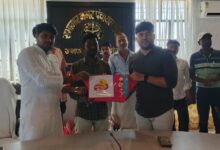 Maharajganj: Sweets distributed to employees on Diwali at Nagar Panchayat Chowk