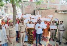 Mau news: Women and girl students were made aware under Mission Shakti in Doharighat.