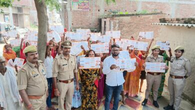 Mau news: Women and girl students were made aware under Mission Shakti in Doharighat.