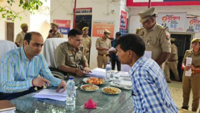 Pratapgarh news: District Magistrate and Superintendent of Police listened to public problems at the police station resolution day and gave instructions for their immediate resolution.