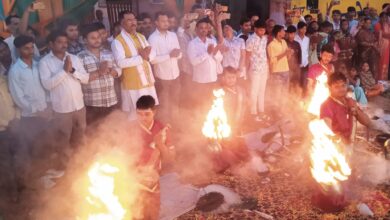 On Chhath Puja, the grand Aarti of the Mother was performed at the Sajaur Canal Ghat, the youth fulfilled the responsibility of service.