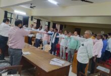 Ghosi news: Lekhpal did not participate in the National Unity Day oath program