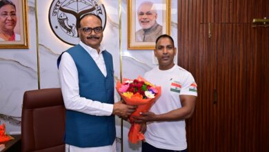 Sonbhadra news: Deputy Chief Minister Brijesh Pathak honored Ramashankar Pandey, selected for Dubai World Championship