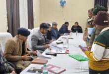 Mau news: Complainants thronged the Sampoorna Samadhan Diwas, only 3 out of 50 cases resolved.