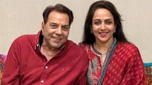 Hema Malini regrets the hasty conduct of Dharmendra's funeral, saying, "The world doesn't see him like this."