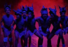 राष्ट्रीय नाट्य विद्यालय में फेमिनिस्ट मैनिफेस्टो देखना केवल रंगमंच की एक संध्या नहीं थी, बल्कि स्मृति में प्रवेश करने जैसा अनुभव था - व्यक्तिगत, सामूहिक, ऐतिहासिक और राजनीतिक स्मृतियों में।