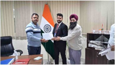 Jammu Railway Division, Northern Railway, Indian Railways News, Ticket Checking Staff, Passenger Service, Railway Staff Honesty, Pathankot Railway Station, Jammu Railway Division News, Northern Railway Staff Honoured, Railway Staff Returned Lost Bag, Indian Railways Passenger Service