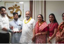 Kashi Vishwanath Dham Refund News, Varanasi temple news, Kashi Vishwanath online payment refund, Pandit Sanjay Pandey honored, Temple administration news