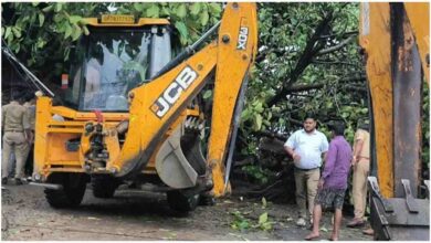 UP Weather Update, Uttar Pradesh Rain Alert, आंधी बारिश यूपी, फसल नुकसान खबर, ओलावृष्टि यूपी, Lucknow Weather News, UP Farmers Crop Damage, Western Disturbance India, UP Orange Alert, April Weather News India