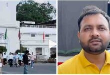 दिल्ली विधानसभा कार घुसपैठ, Delhi Assembly security breach, गेट तोड़कर कार घुसी, सरबजीत सिंह दिल्ली केस, दिल्ली ताजा खबर, Assembly Gate Crash Delhi, Security Lapse Delhi Vidhan Sabha