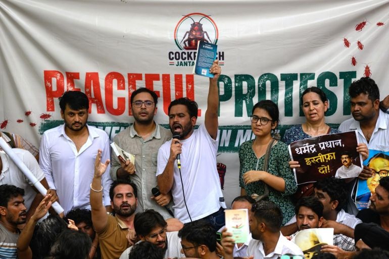 पुणे में 11 जून को कॉकरोच जनता पार्टी का प्रदर्शन, शिक्षा मंत्री के इस्तीफे की मांग होगी तेज