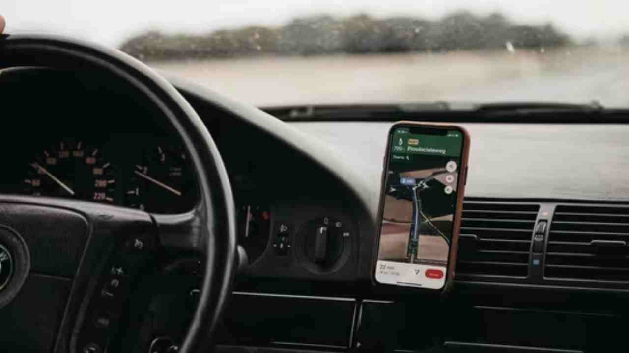 Google Maps Accident : UP में Google Maps के भरोसे जा रहा परिवार नाले में गिरा, 2 घंटे के रेस्क्यू ऑपरेशन के बाद बचाए गए 5 लोग