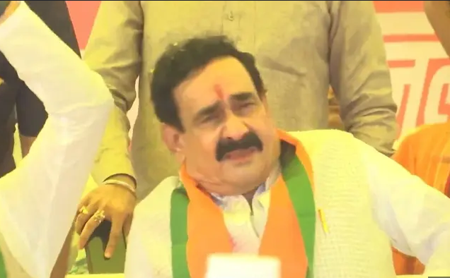 Politics News: दतिया उपचुनाव! मंच पर भावुक हुए नरोत्तम मिश्रा, बोले- आशुतोष तिवारी की जीत के लिए एक-एक गांव जाऊंगा