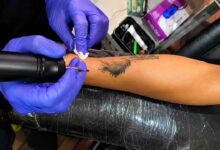 टैटू से HIV संक्रमण, Tattoo HIV Risk, Kanpur News, HIV Infection, Tattoo Safety, Hepatitis B Tattoo, Hepatitis C Tattoo, Tattoo Infection, टैटू से HIV, Tattoo Infection, Kanpur News, HIV Positive, Tattoo Safety Tips, Hepatitis B, Hepatitis C, हैलेट अस्पताल, Tattoo Studio Safety, Health News, Skin Specialist, Tattoo Precautions, कानपुर, HIV, टैटू, स्वास्थ्य समाचार, हैलेट अस्पताल, हेपेटाइटिस बी, हेपेटाइटिस सी, स्किन स्पेशलिस्ट, हेल्थ टिप्स, संक्रमण, Tattoo Safety