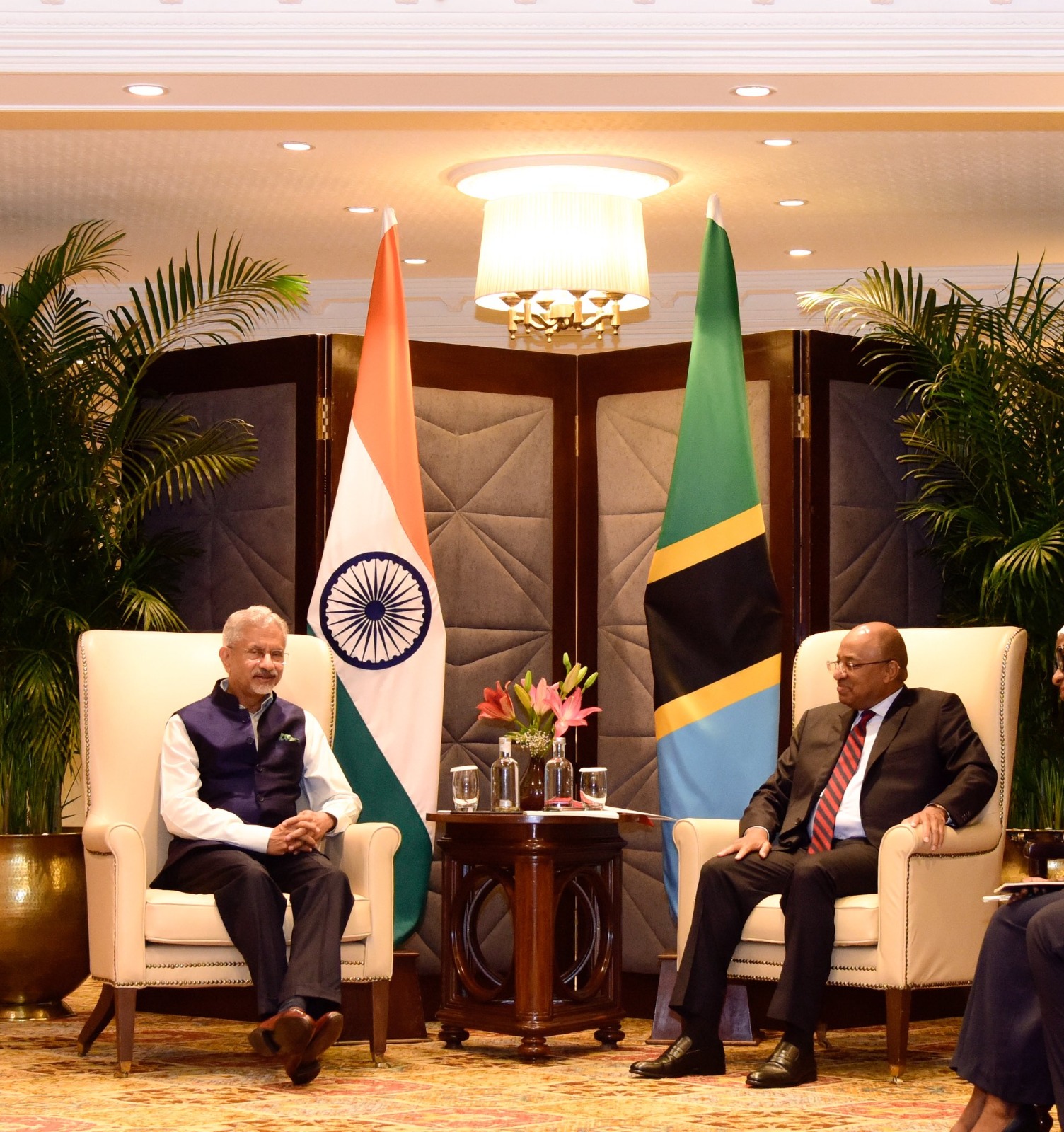 S Jaishankar Meets Zanzibar President: जयशंकर ने जांजीबार के राष्ट्रपति से की मुलाकात, शिक्षा, AI और डिजिटल सहयोग बढ़ाने पर हुई चर्चा