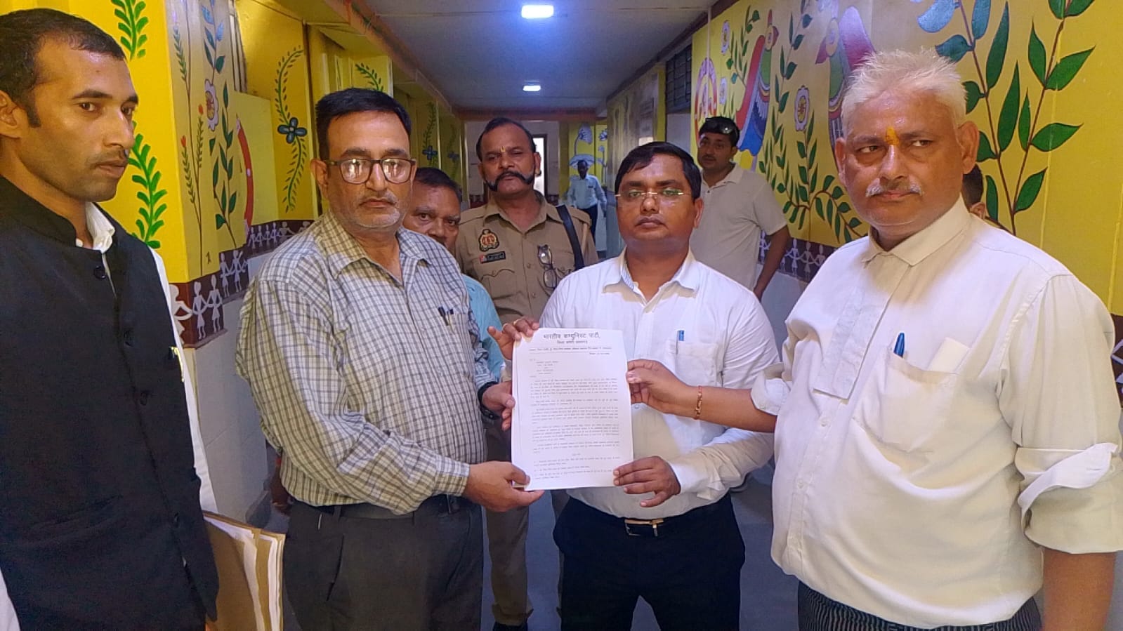 Pratapgarh News –शिक्षा नीति और पेपर लीक के विरोध में भाकपा का प्रदर्शन, राष्ट्रपति के नाम सौंपा ज्ञापन