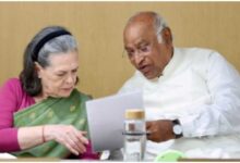 मल्लिकार्जुन खरगे, CWC बैठक 2026, कांग्रेस वर्किंग कमेटी बैठक, खरगे का मोदी सरकार पर हमला, कांग्रेस CWC बैठक, शिक्षा व्यवस्था, युवा रोजगार, पेपर लीक, राम मंदिर चंदा विवाद, राम मंदिर चंदा घोटाला, चीन सीमा विवाद, राष्ट्रीय सुरक्षा, मोदी सरकार, कांग्रेस की रणनीति, 2027 चुनाव