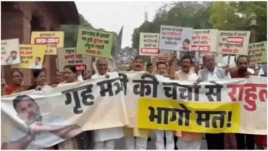 संसद परिसर में प्रदर्शन, संसद मानसून सत्र 2026, NDA विपक्ष प्रदर्शन, राहुल गांधी अमित शाह, छात्रों पर पुलिस कार्रवाई, संसद में हंगामा, संसद मानसून सत्र, Parliament Monsoon Session 2026, संसद में सरकार विपक्ष आमने-सामने, संसद परिसर में नारेबाजी, लोकसभा कार्यवाही स्थगित, अमित शाह से विपक्ष की मांग, राहुल गांधी पर बीजेपी का हमला, वंदे मातरम् विधेयक, संसद में बिना चर्चा बिल पास, संसद मानसून सत्र, Parliament Monsoon Session 2026, संसद में हंगामा, संसद परिसर प्रदर्शन, NDA, विपक्ष, राहुल गांधी, अमित शाह, कांग्रेस, बीजेपी, छात्र प्रदर्शन, लोकसभा, राज्यसभा, वंदे मातरम् विधेयक