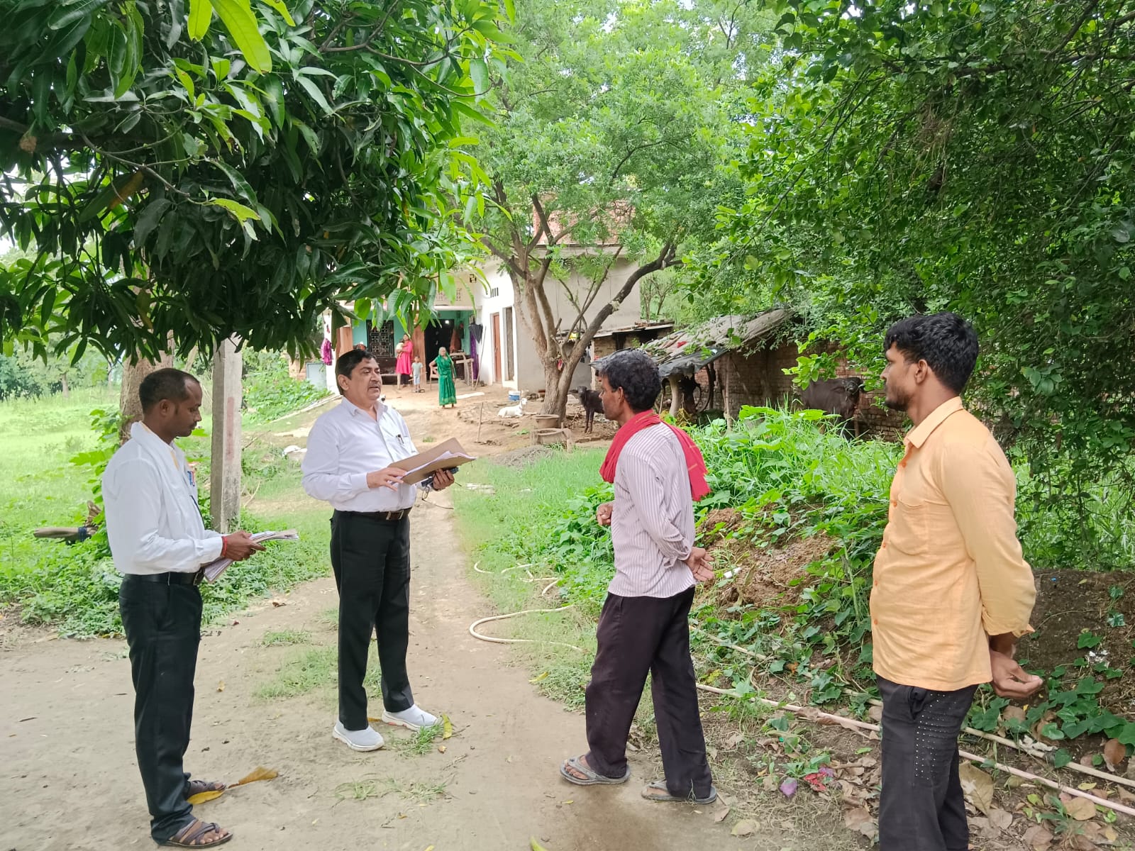 Ghosi News-घोसी SDM ने पकड़ी खुर्द में किया विवादित भूमि का स्थलीय निरीक्षण, धारा 116 के तहत विचारधीन है वाद